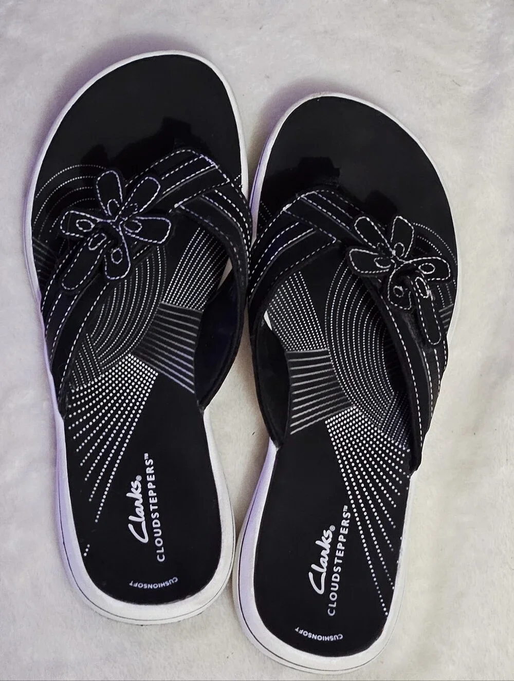 Clarks Black Floral Strap Cloudsteppers Sandals w/ Flower Detail EUC Sz 10